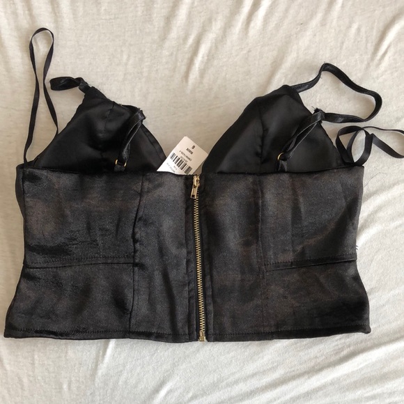 Black crop top - Picture 4 of 4